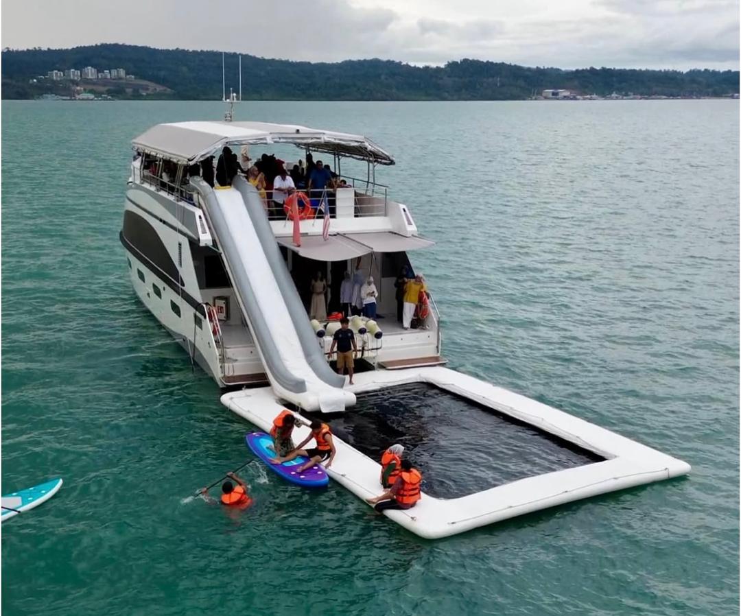 Manta Oro Sunset Dinner Cruise