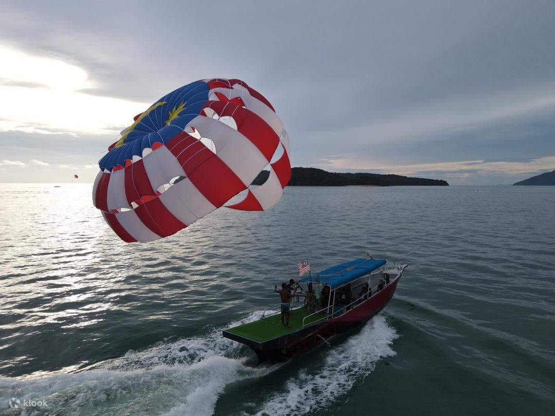 Langkawi Andaman Breeze Parasail